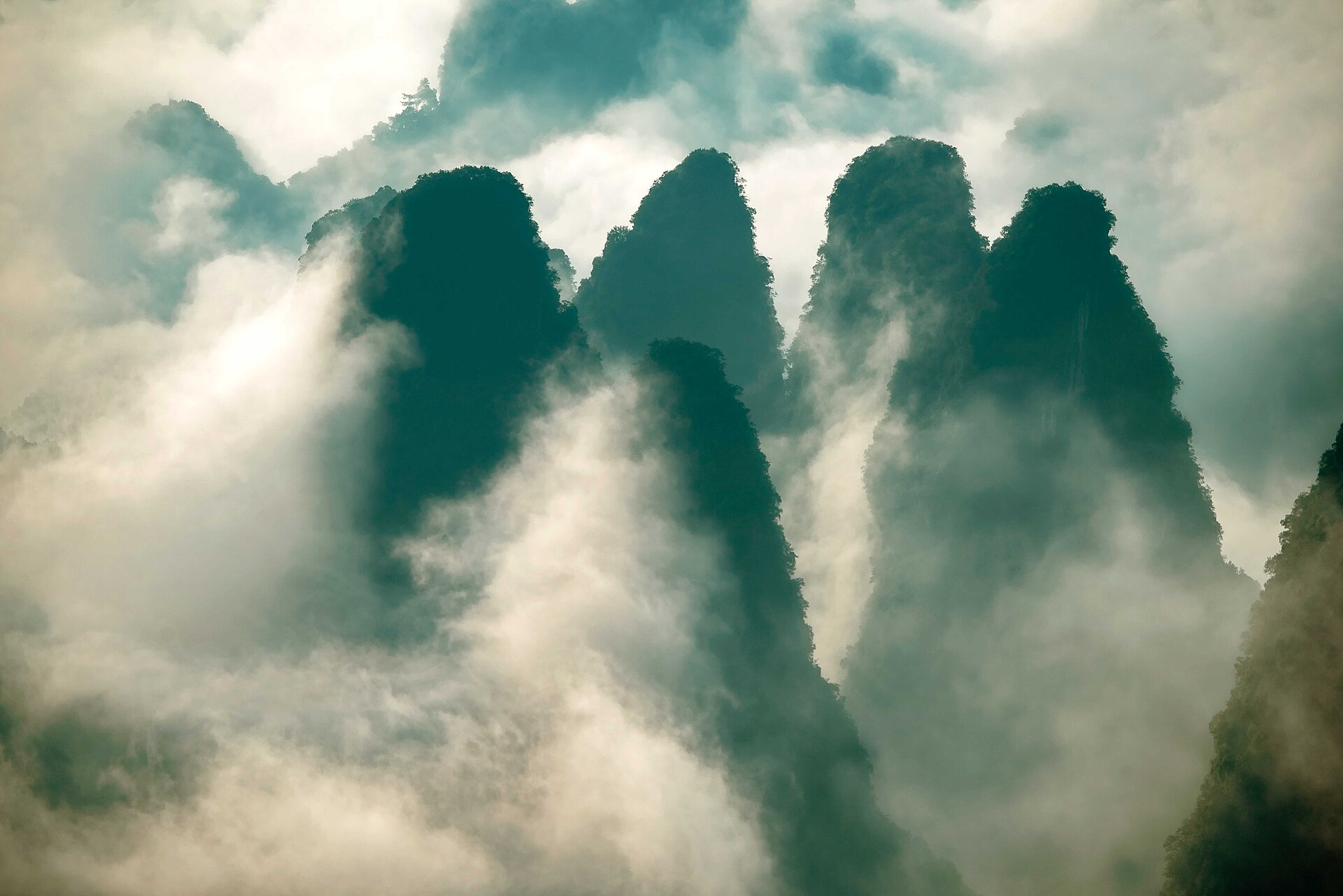 Li River and karst mountains in Yangshuo